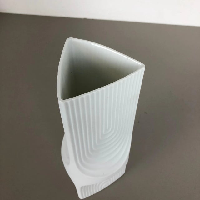 German Op Art Biscuit Porcelain Vase from Ak Kaiser, Germany, 1970s For Sale - Image 9 of 14