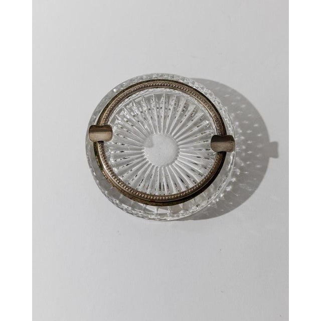 This vintage crystal glass ashtray from the 1920s is a refined example of elegant Art Deco design. Crafted in a classic...