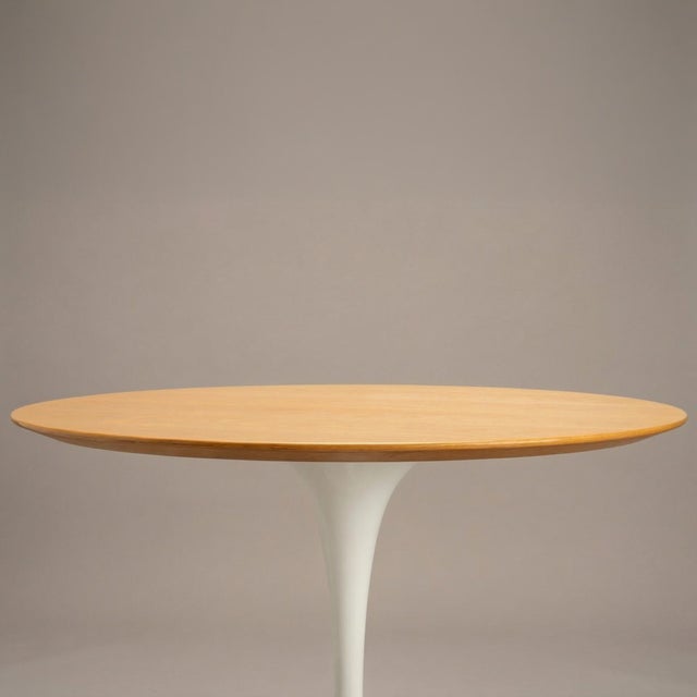 Knoll Saarinen Round Tulip Pedestal Dining Foyer Table in Light Oak For Sale - Image 4 of 6