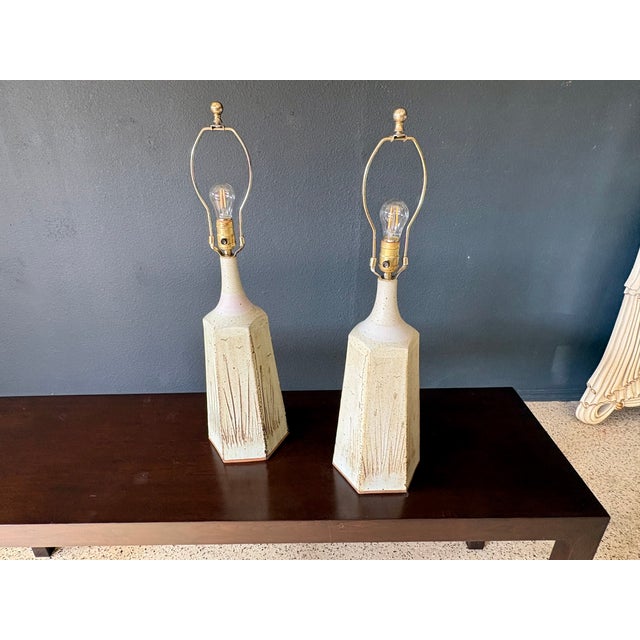 Beige 1970s Organic Modern Table Lamps in Stoneware & Brass - a Pair For Sale - Image 8 of 17