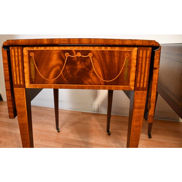 1930s English Hepplewhite Mahogany Satin Wood Inlay Leather Top Drop-Leaf Pembroke Side Tables For Sale - Image 12 of 18