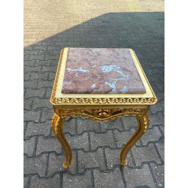1990s French Louis XVI Gold Pink Marble Side Tables Pair For Sale - Image 4 of 17