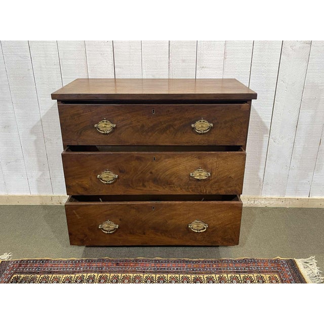 19th Century English Mahogany Chest of Drawers For Sale - Image 6 of 18