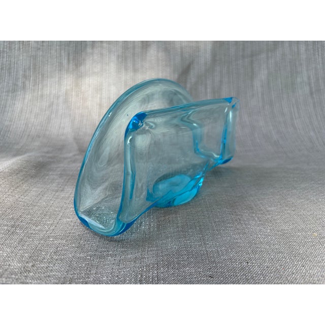 Lovely blue vintage folded art glass napkin holder. No marks. Holder measures 6 3/4" by 1 3/4" by 3 3/4". Very good...