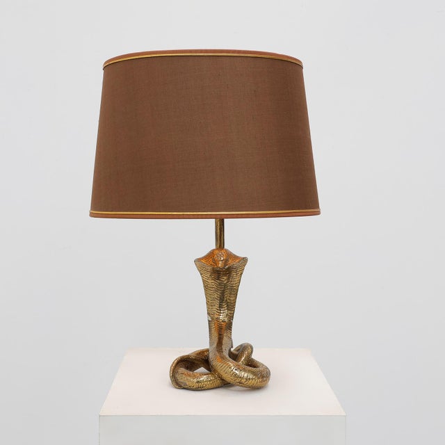 Hollywood Regency Brass Cobra Table Lamp with Brown Shade, France, 1970s For Sale - Image 14 of 14