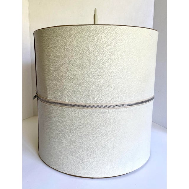 Textile Hollywood Regency White Leatherette Handled Hat Box For Sale - Image 7 of 11