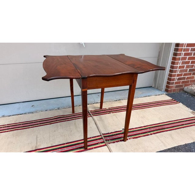 Antique Federal Mahogany Scalloped Drop Leaf Table, English or American, Circa 1790-1810 For Sale - Image 13 of 17