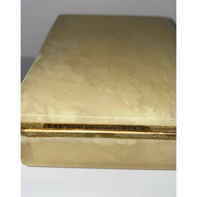 A luminous mid-century Italian onyx vanity or trinket box by G.S.E., crafted circa 1950s–1970s. The piece features creamy...