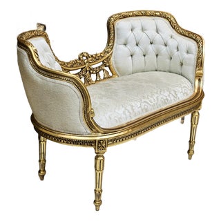 Ivory Reverie – French-Inspired Bench With Plush White Tufted Velvet, Ornate Damask Accents & Gilded Gold Leaf Details For Sale
