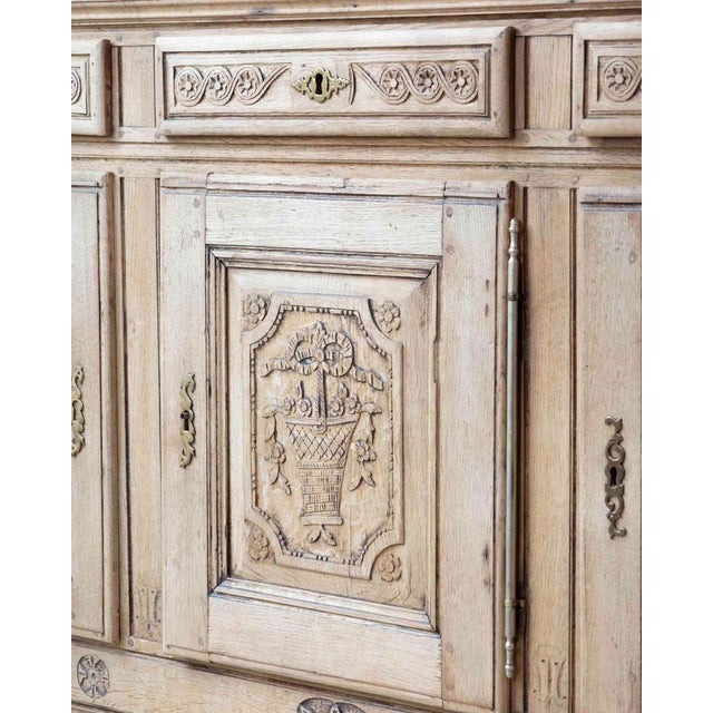 Italian 18th Century Walnut Center Table with Carved Pedestal Base For Sale - Image 10 of 13