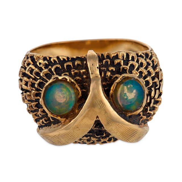 Contemporary Mid Century Opal 14k Yellow Gold Owl Ring, Size 6.25 For Sale - Image 3 of 6