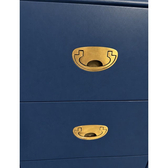 1980s Professionally Refinished Drexel Heritage Campaign Dresser in Navy With Brass Hardware For Sale - Image 5 of 8