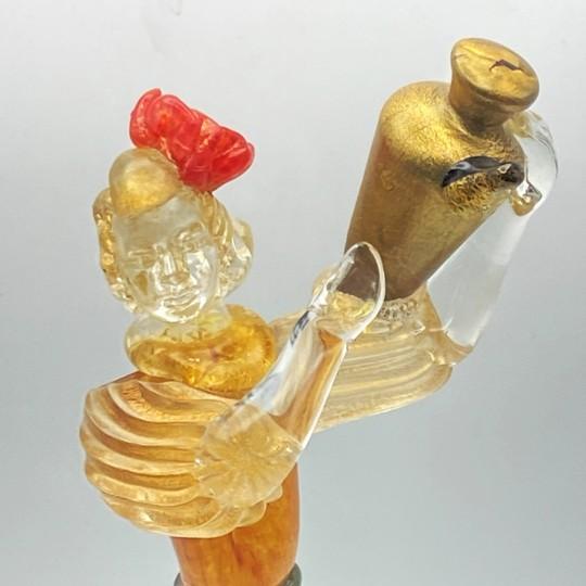 1960s Murano Salviati Peasant Woman Wine Bearer Sculpture/Figurine With Gold Flecks and Gold Leaf (Vintage 1960s) For Sale - Image 5 of 18