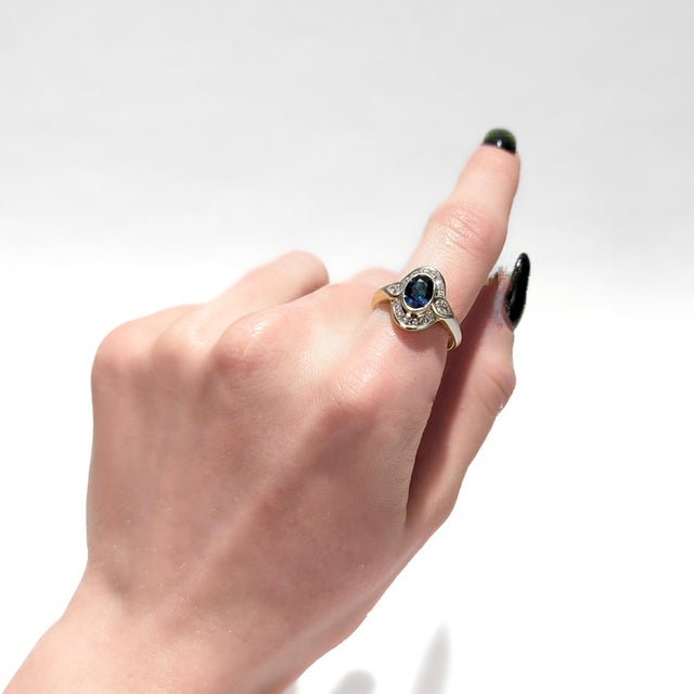 Late 20th Century Vintage 18k Gold, Sapphire, and Diamond Cocktail Ring For Sale - Image 5 of 12