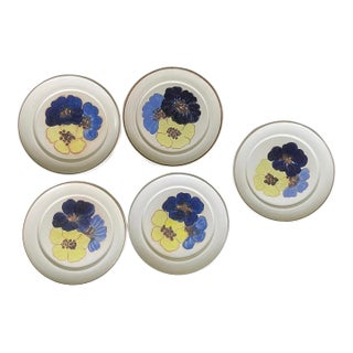 Set of Five (5) Vintage Denby Stoneware 8” Potpourri Blue Floral Hue Plates For Sale