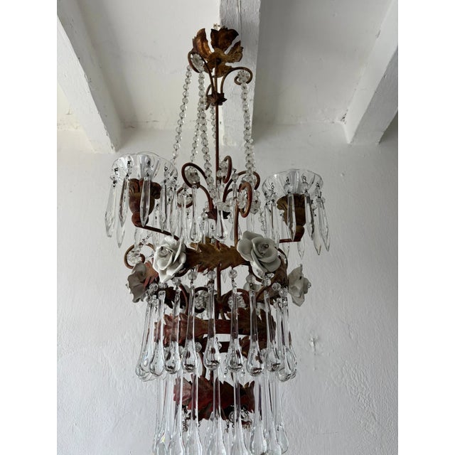 1930s Italian Tiered Tole White Roses Murano Drops Chandelier For Sale - Image 4 of 13