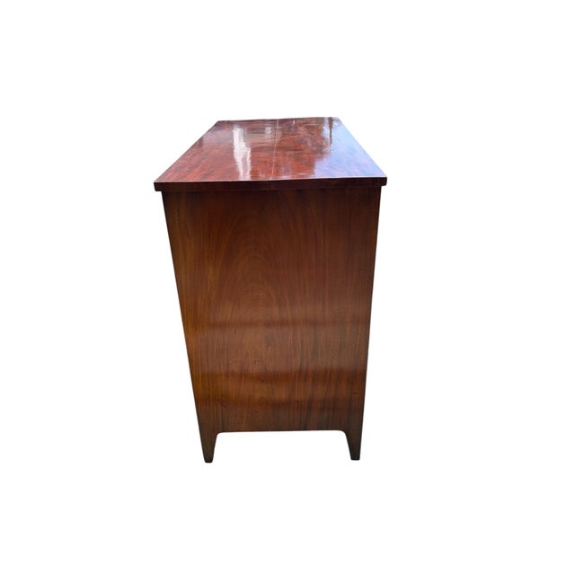 Traditional Early 19th Century Federal Chest of Drawers For Sale - Image 3 of 11