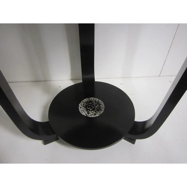 French Art Deco Black and White Egg Shell Lacquer Round Side Table For Sale - Image 4 of 13