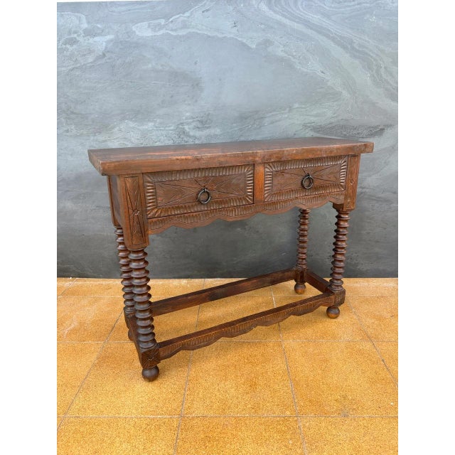 Spanish Console Table with Turned Legs and Carved Drawers, 1920, in Good conditions. Designed 1920 to 1949