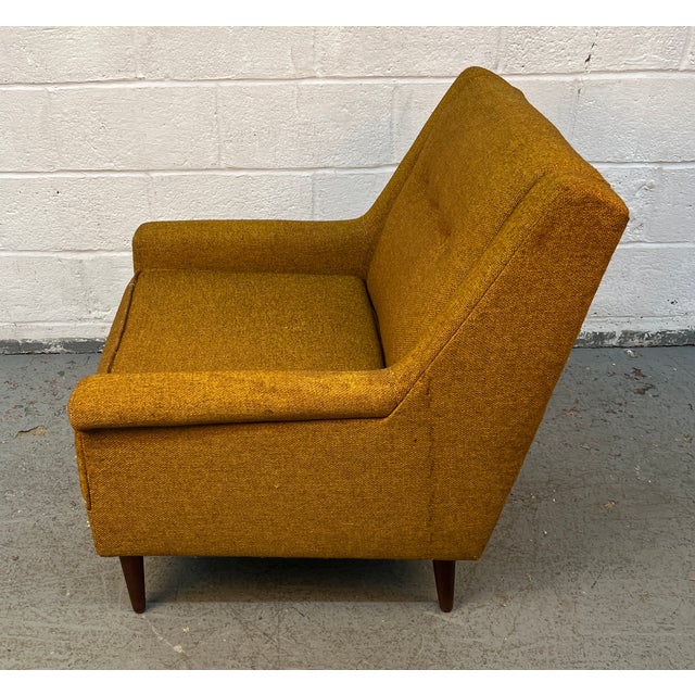 Bring timeless mid-century style into your home with this vintage Flexsteel lounge chair in its original Golden Harvest...