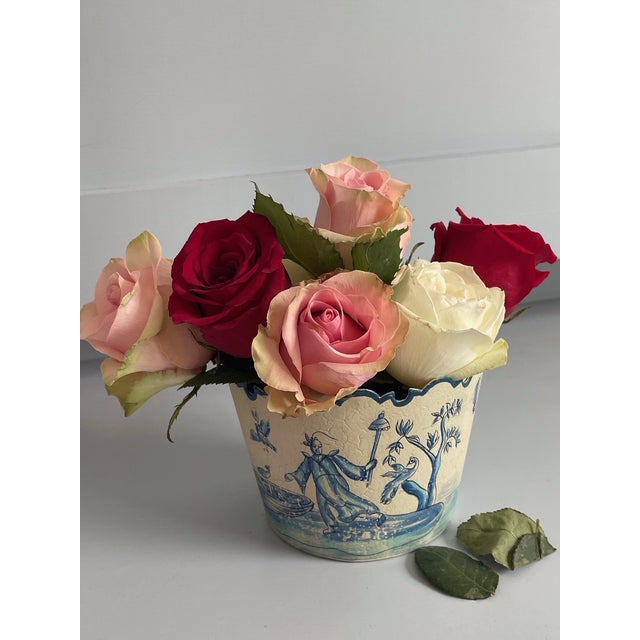 Chinoiserie Vintage Italian Hand-Painted Toleware Chinoiserie Monteith Cachepots - Set of 2 For Sale - Image 3 of 12