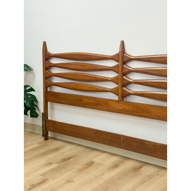 Vintage Heritage Furniture MCM Pointed King Headboard Mid Century Modern Bed For Sale In Tampa - Image 6 of 17
