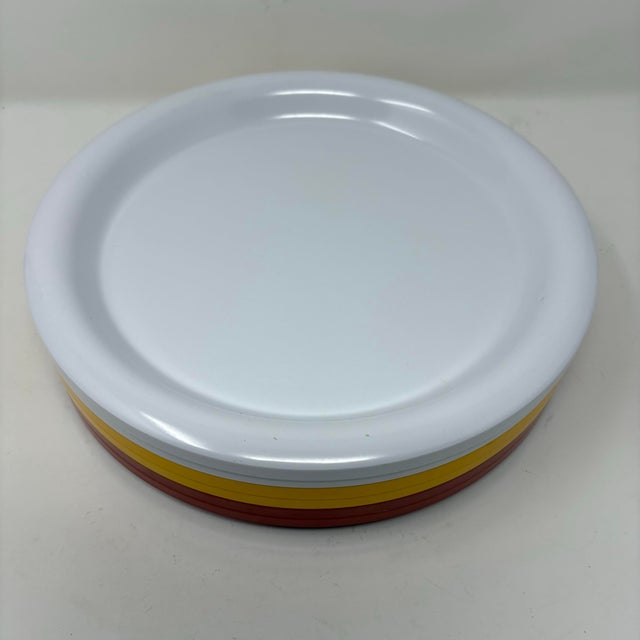 1970s Vintage 1960s–70s Ingrid Ltd. Chicago Melamine Dinner Plates – Set of 6 in Orange, Yellow & White For Sale - Image 5 of 5
