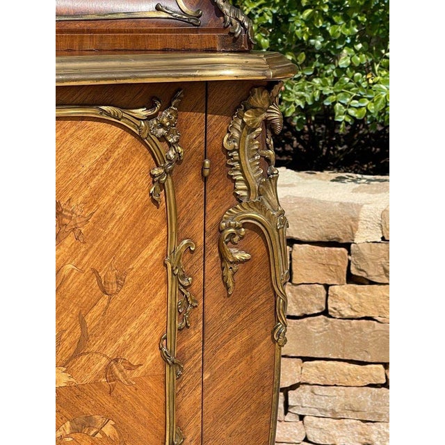 Brown Louis XV Style Vitrine in Marquetry and Gilt Bronze from T. Millet For Sale - Image 8 of 13