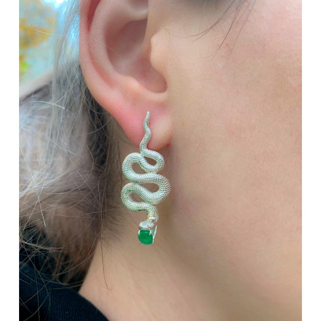 Massive snake earrings. Metal: 925 silver Total weight: 13.3 g. Size 42.9x17.5 mm. Central stones: Natural Emeralds - 2...
