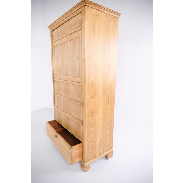 Chamber Cabinet in Pine with Round Legs and Drawers, 1900s For Sale - Image 17 of 18