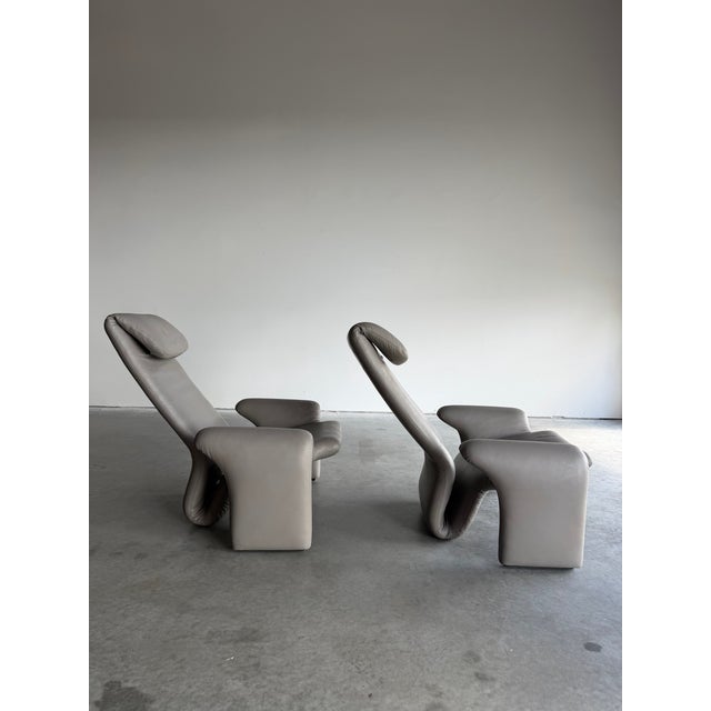 Modern Vintage Sculptural Post Modern Gray Leather Lounge Chair Pair For Sale - Image 3 of 13