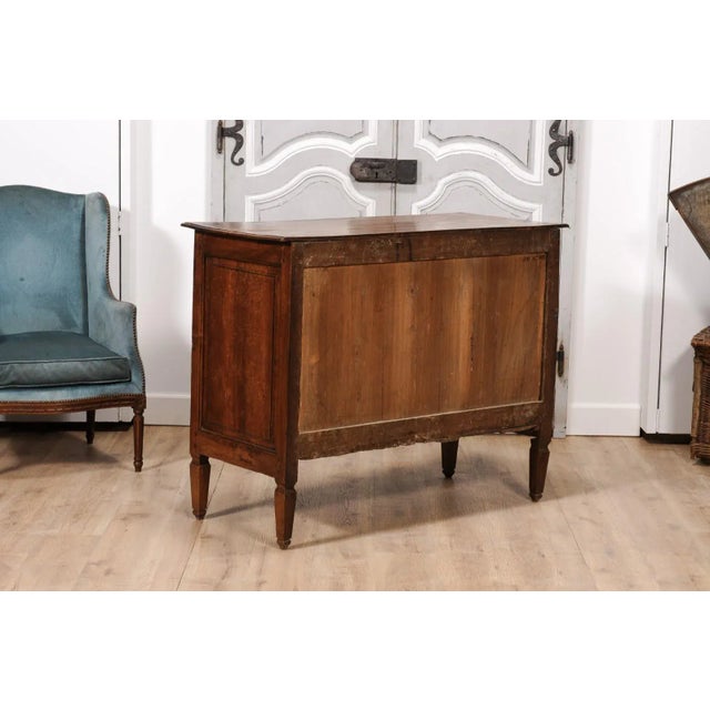 Italian 1820s Serpentine Front Walnut Commode with Three Drawers For Sale - Image 12 of 12