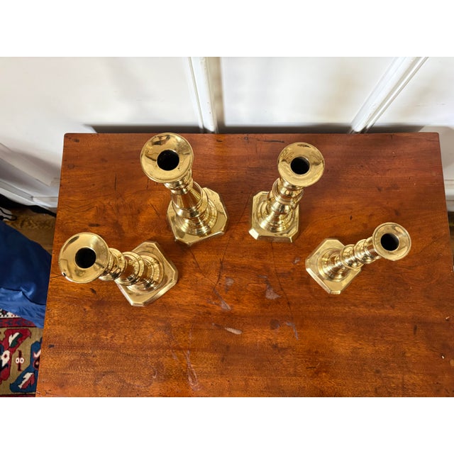 Group of Four English Polished Brass Candlesticks Different Sizes, 19th Century For Sale - Image 4 of 4