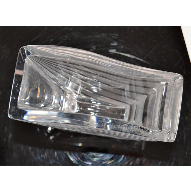 1970s Art Deco Style Fluted Fan Shaped Heavy Crystal Vase French Art Vannes Style For Sale - Image 9 of 12