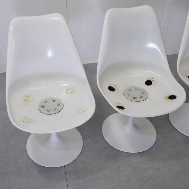Plastic Tulip Chairs by Eero Saarinen for Knoll, 1970s, Set of 4 For Sale - Image 7 of 10