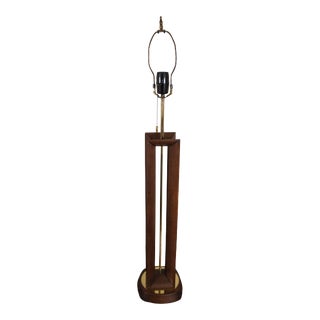 Modeline Lamp Co. Mid-Century Modern Walnut & Brass Table Lamp For Sale