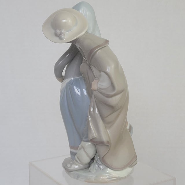 Realism Vintage Lladro Spain Boy Meets Girl Little Couple Kissing Porcelain Figurine For Sale - Image 3 of 18