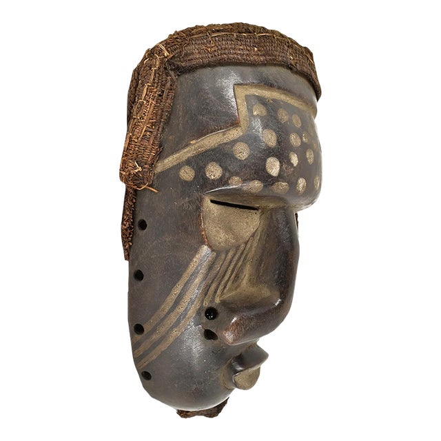 Early 20th Century Salampasu Illness Mask with Raffia For Sale