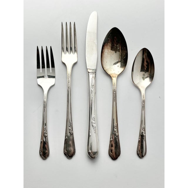 American 1960s Oneida “Meadowbrook” Silverplate Flatware Set, Service for 16+ - 108 Pieces For Sale - Image 3 of 6