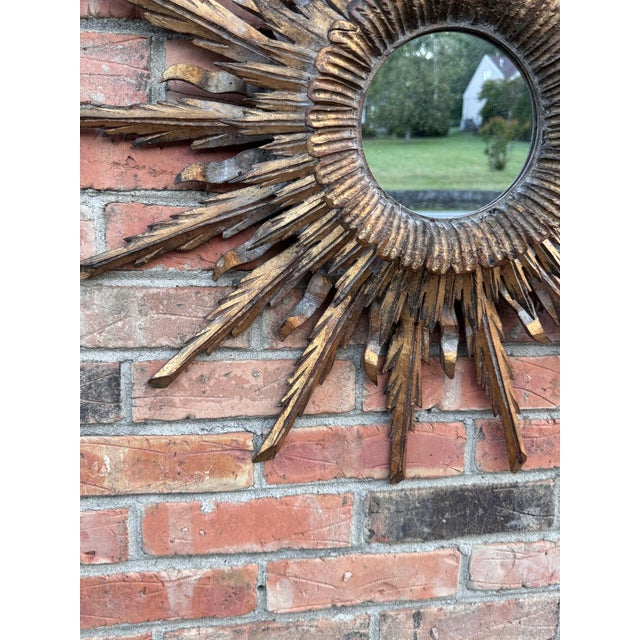 This is a gorgeous vintage mirror! Done in sunburst style, there are three layers of rays made up of individual sun ray...