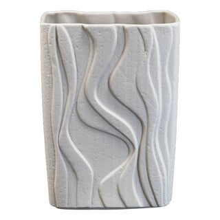 White Porcelain Vase Model 2086 with Matte Glaze Op Art Wave Relief Decor by Heinrich, 1960s For Sale