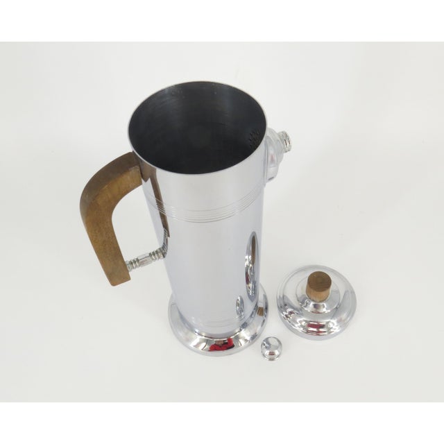 Metal 1930s Art Deco Chrome Cocktail Shaker With Wooden Handle by Keystone Silver Co For Sale - Image 7 of 10