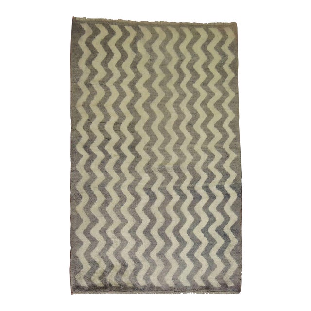 Late 20th Century Tulu Shag Gray and Ivory Shag Rug - 4'6" x 6'10" For Sale