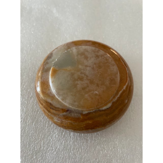 Cute art decor. Could be marble or onyx.