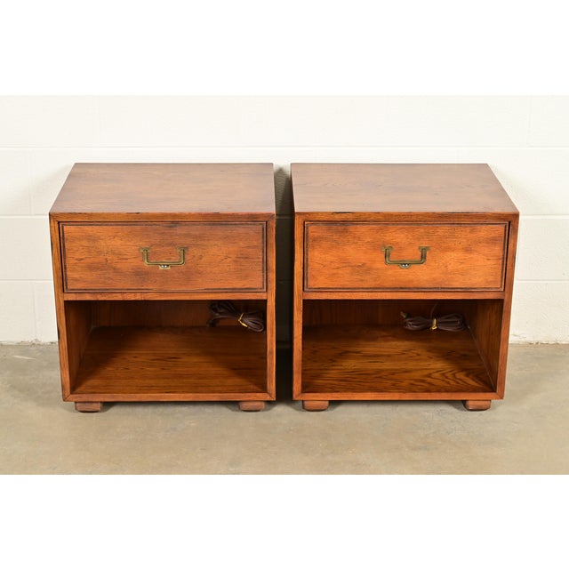 Mid-Century Modern Henredon Mid-Century Modern Campaign Oak Nightstands, Pair For Sale - Image 3 of 15