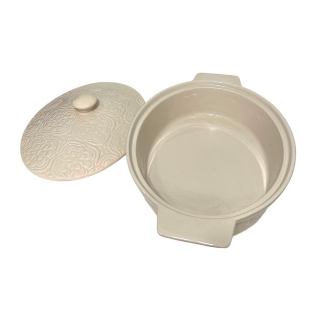 Ceramic Blue Harbor Collection Cream Embossed Floral 2.5-Quart Oval Covered Casserole Dish For Sale - Image 7 of 11