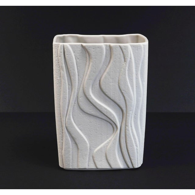 White Porcelain Vase Model 2086 with Matte Glaze Op Art Wave Relief Decor by Heinrich, 1960s For Sale - Image 11 of 11