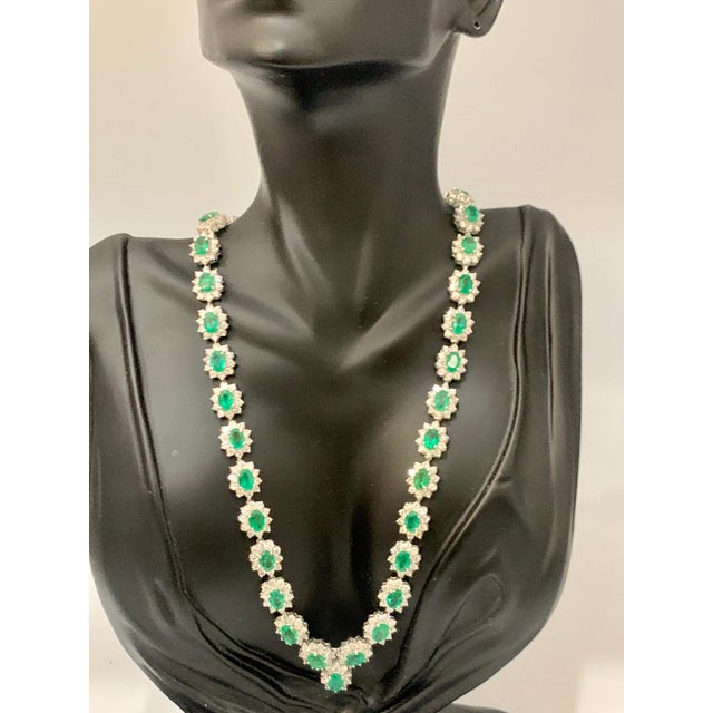 30 Carat Oval Shape Natural Emerald & 23 Carat Diamond Necklace in 18 Karat Gold For Sale - Image 10 of 18