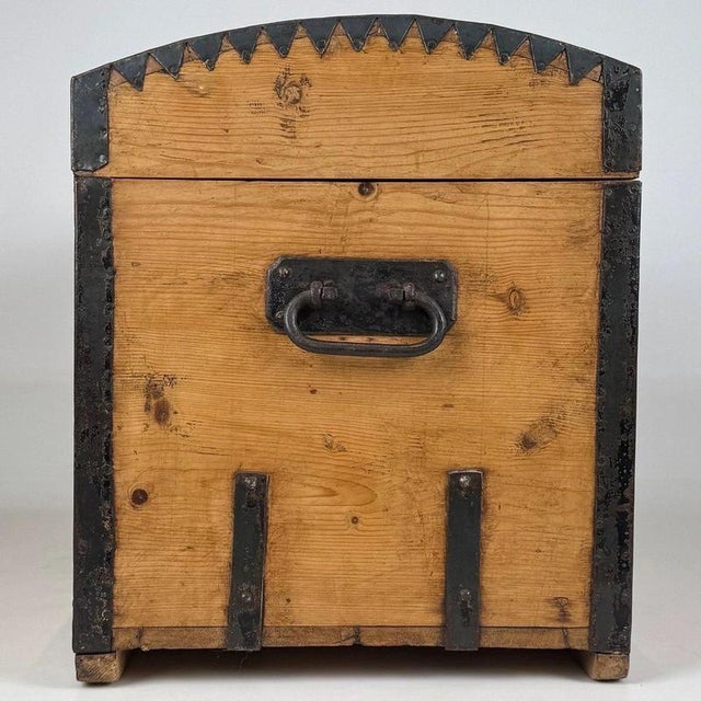 2000 - 2009 19th Century Antique English Pine Dome-Top Storage Chest For Sale - Image 5 of 12
