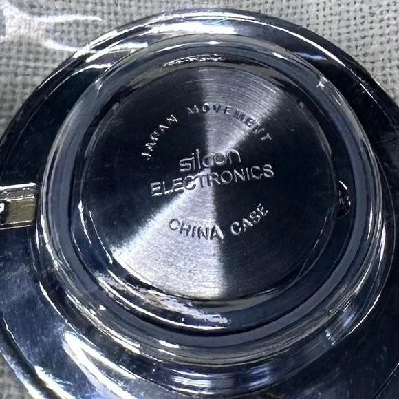 Transparent Simon Pearce Handmade Woodbury Glass Clock For Sale - Image 8 of 9